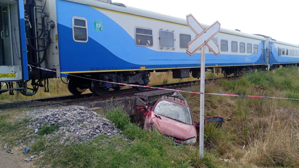 Volvió a pasar: el tren arrolló a un automóvil en la Autovía 2