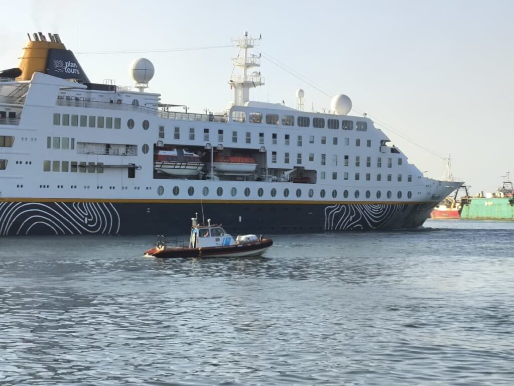 Desde el puerto cruzaron a Scioli tras la confirmación de la llegada de un crucero a Mar del Plata