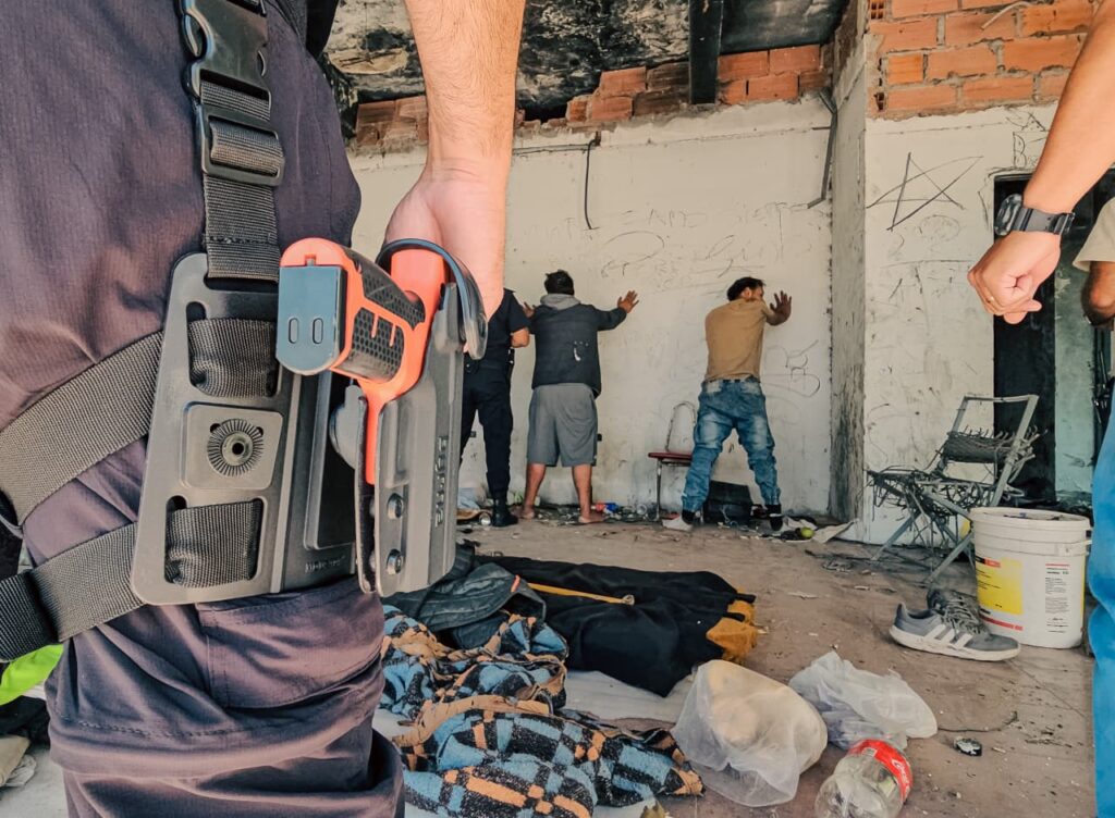 Avanzan con el desalojo y la recuperación del espacio público en distintos barrios de la ciudad