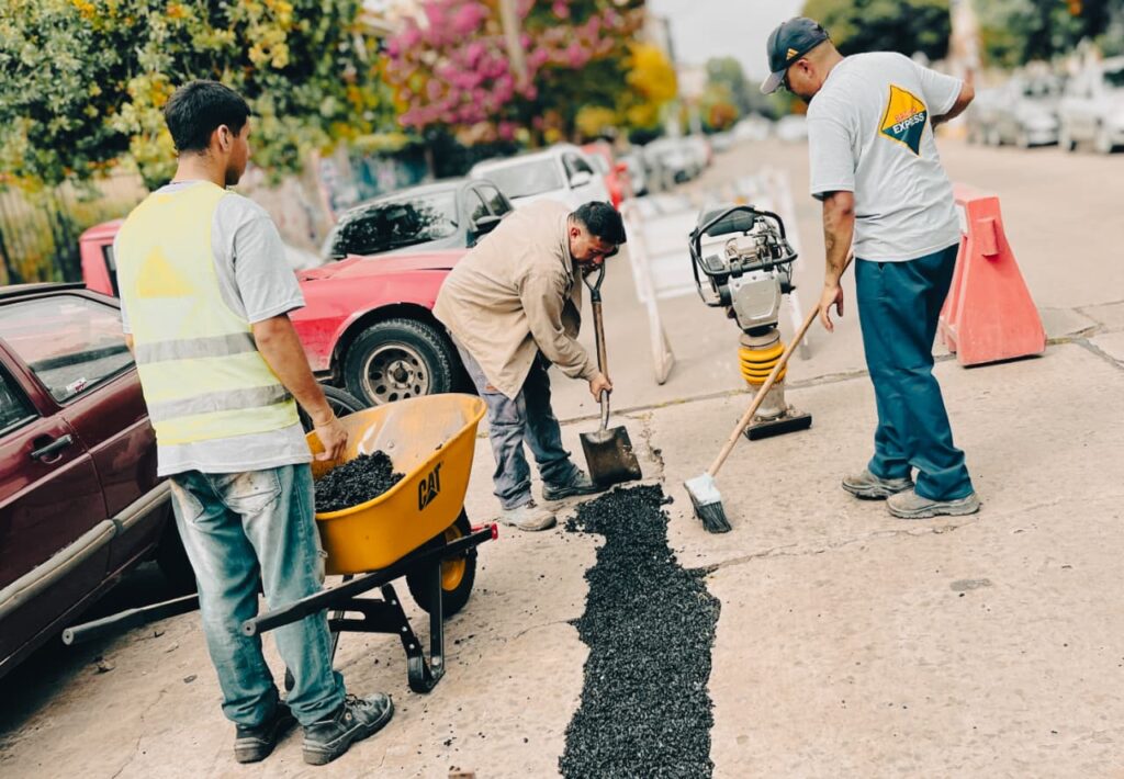 De qué se trata la modalidad de «bacheo express»: busca atender un viejo reclamo de los vecinos