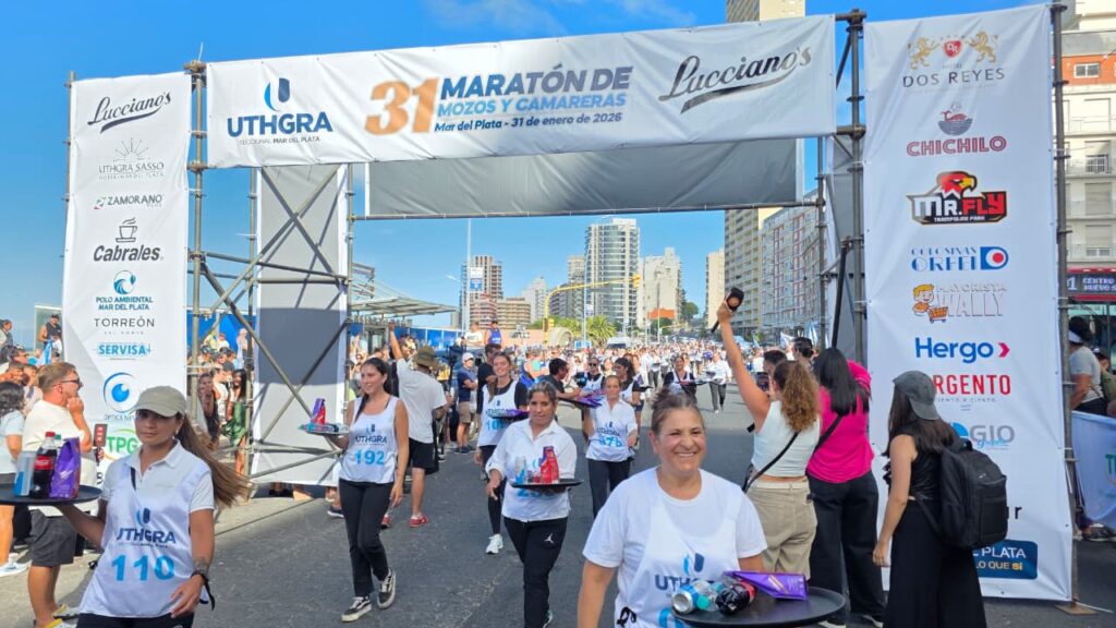 Más de 600 mozos y camareras corrieron la tradicional maratón de UTHGRA en la costa marplatense