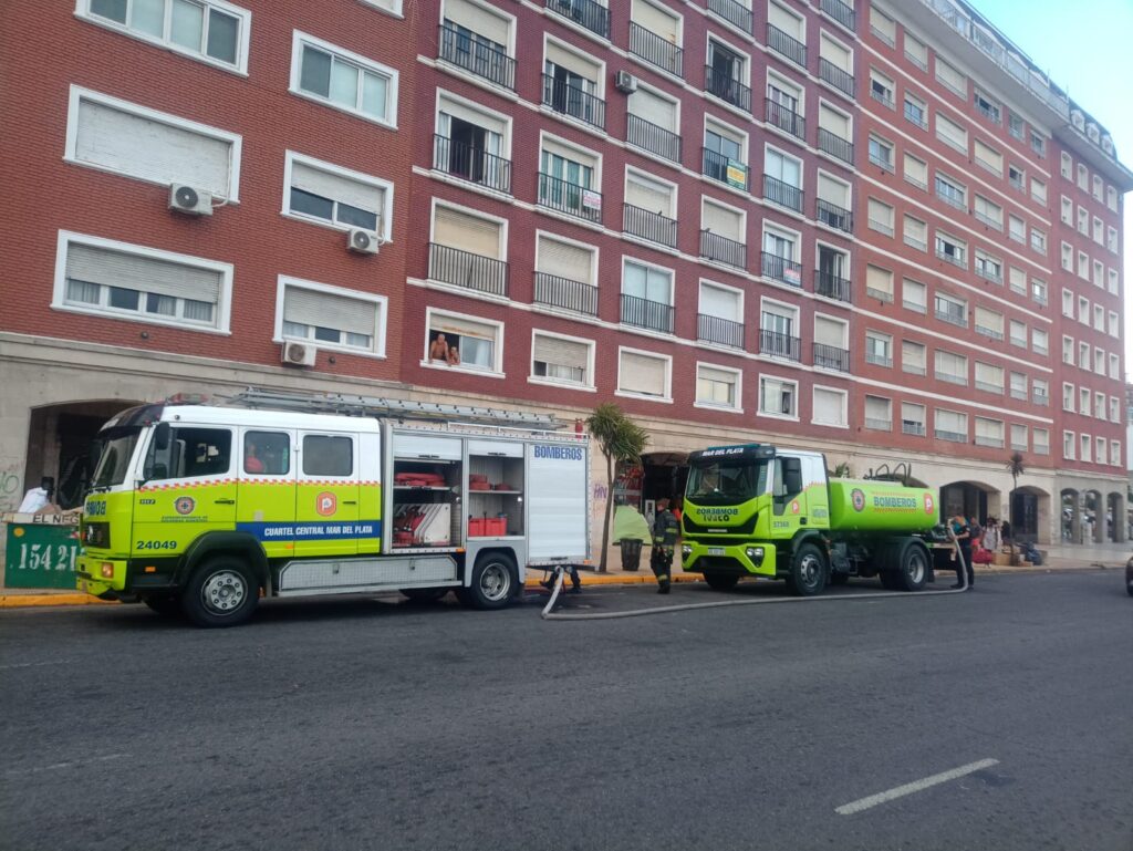 Se vivieron momentos de máxima tensión por un incendio en un histórico edificio céntrico