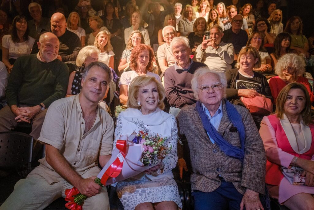 Mirtha Legrand por primera vez en un teatro independiente para ver «Vanya»
