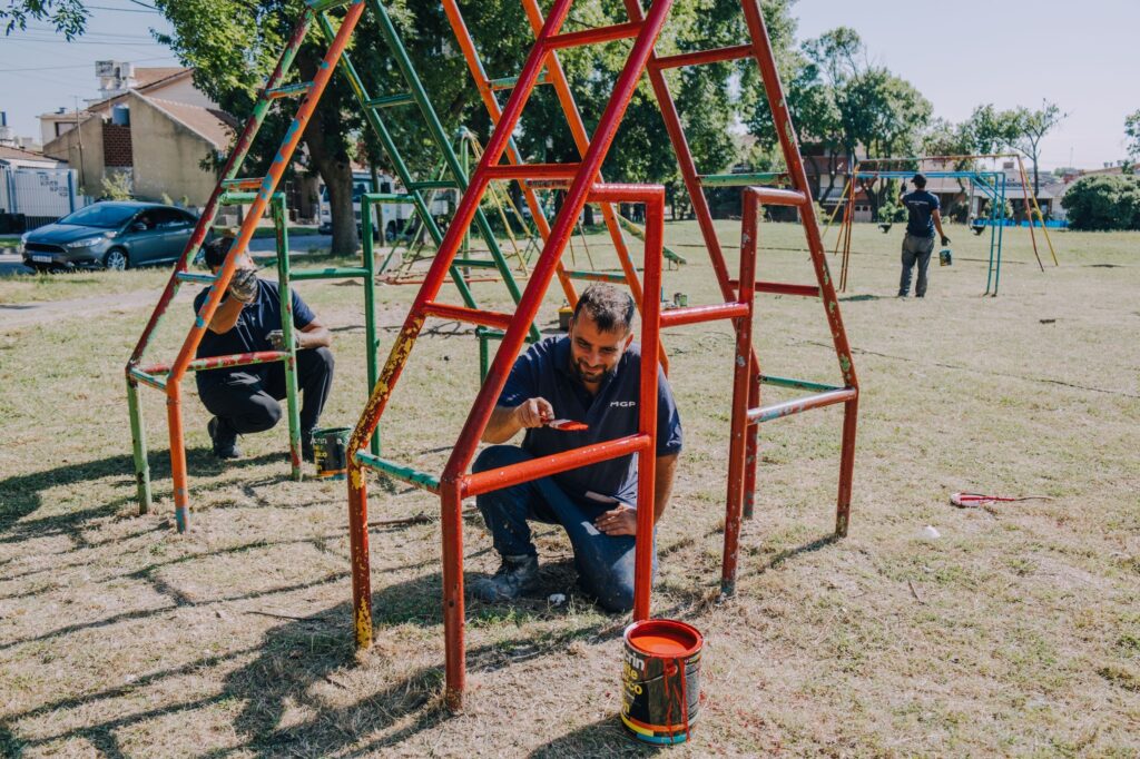 El Municipio realizó operativo de limpieza y recuperación integral en la Plaza Belgrano