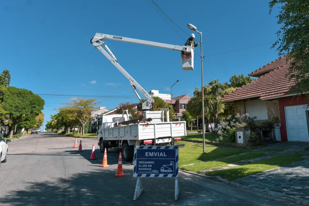 EMSUR y EMVIAL trabajaron en el barrio San Carlos realizando distintas tareas
