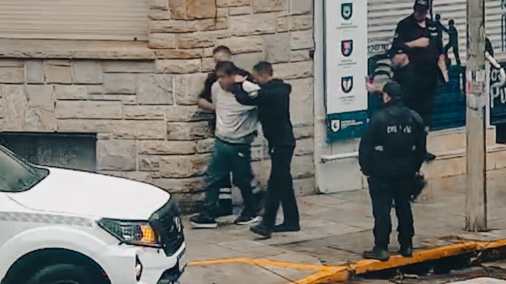 La Patrulla Municipal intervino ante trapitos que estaban acampando en la vía pública y generaron destrozos