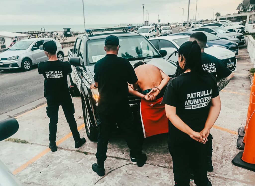 La Patrulla Municipal redujo a un trapito borracho que generó disturbios en un reconocido paseo de Mar del Plata