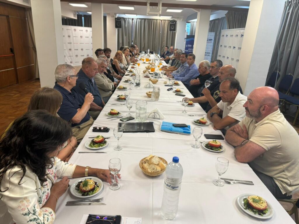 Volponi se reunión con la UCIP y empresarios locales para acordar una agenda de trabajo