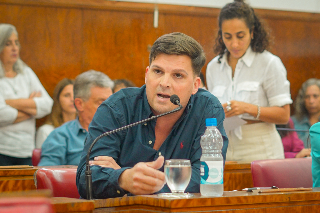 “Son Therians: se autoperciben libertarios pero aumentan impuestos y tasas”