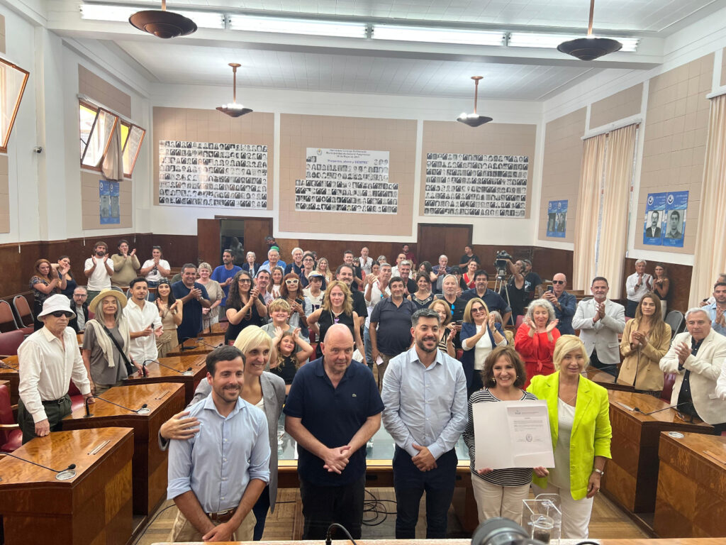 Emotivo acto de reconocimiento a Carlos Rottemberg y Victoria Carreras por su aporte al desarrollo cultural local