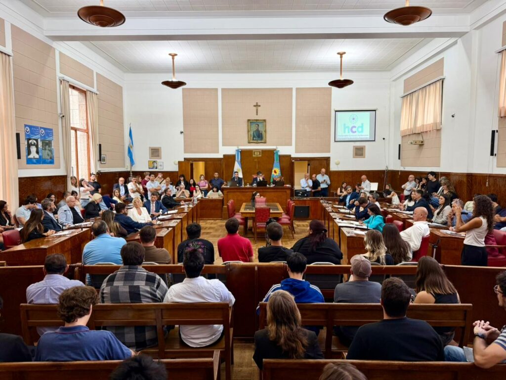 El oficialismo logró 14 votos y se avanzó en el Concejo con la suba de tasas