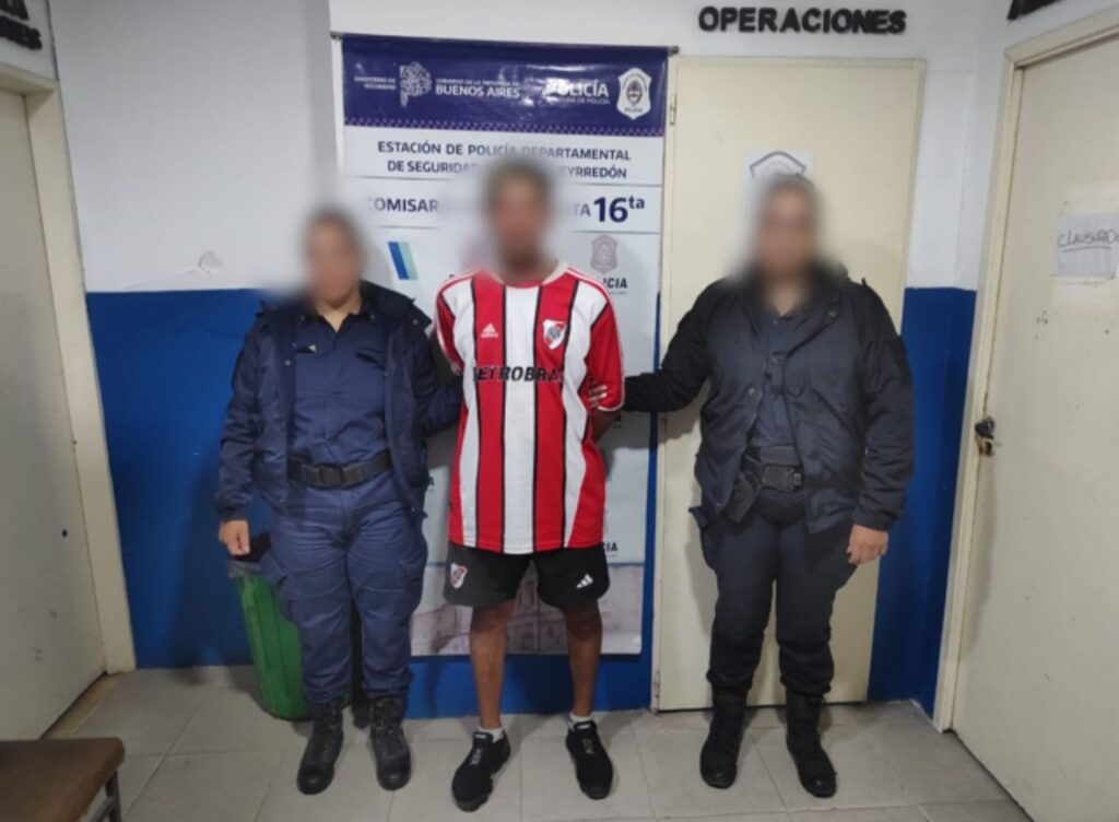 Intentó escapar de la policía y cuando fue capturado les ofreció 1 millón de pesos y cocaína para arreglar