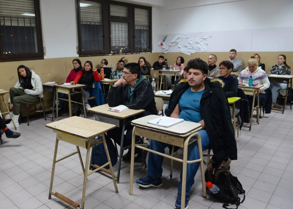 Es tu oportunidad: comenzó la inscripción para los Bachilleratos de Adultos