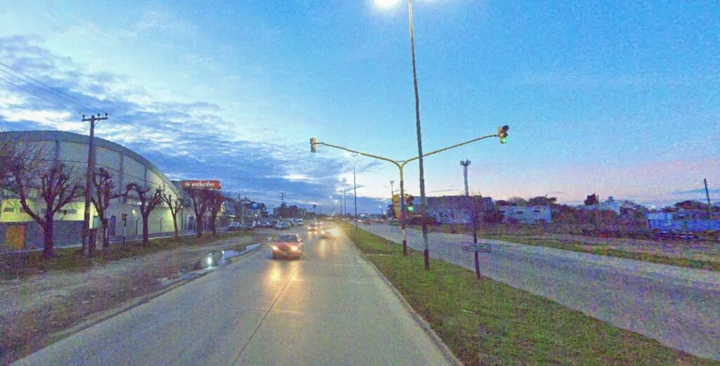 Seguridad vial: proponen activar con un pulsador un semáforo clave en una avenida de alto tránsito