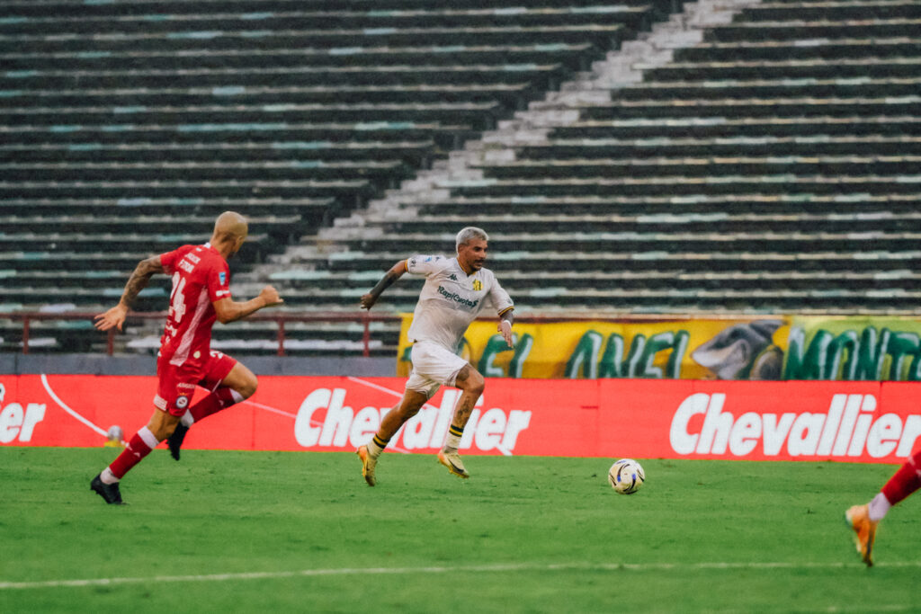 No encuentra el rumbo: dura derrota de Aldosivi frente a Argentinos Juniors