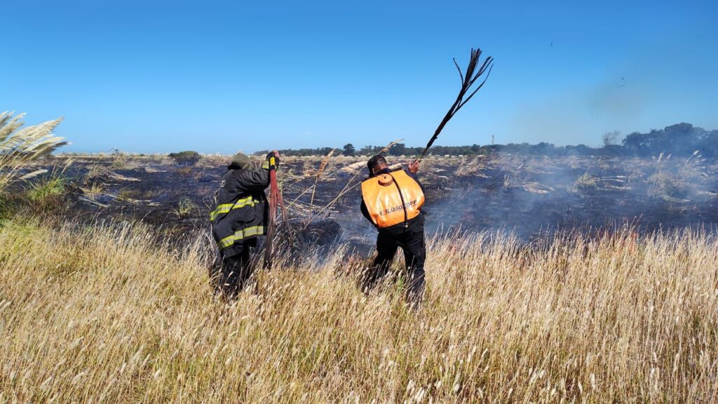 Incendio contenido en cercanías de la EDAR: continúan tareas de enfriamiento y control
