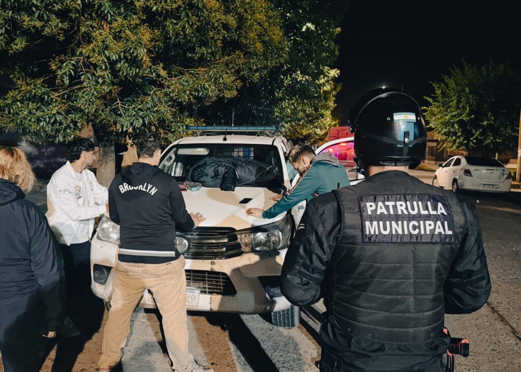 Pisteaba en el barrio, intentó escapar de la policía y terminó aprehendido: la moto era robada