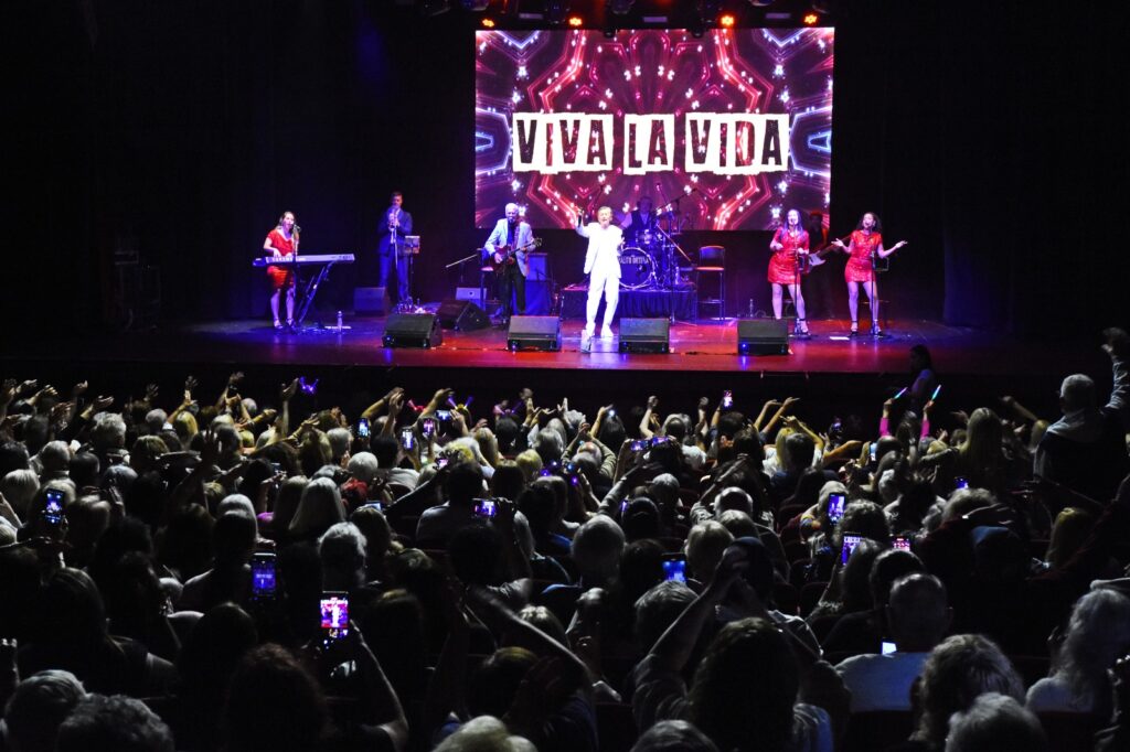 Gran reconocimiento a sala llena para Palito Ortega en su paso por Mar del Plata