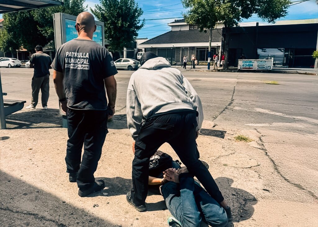 Robó una reconocida estación de servicio e intentó escapar pero fue capturado por la Patrulla Municipal