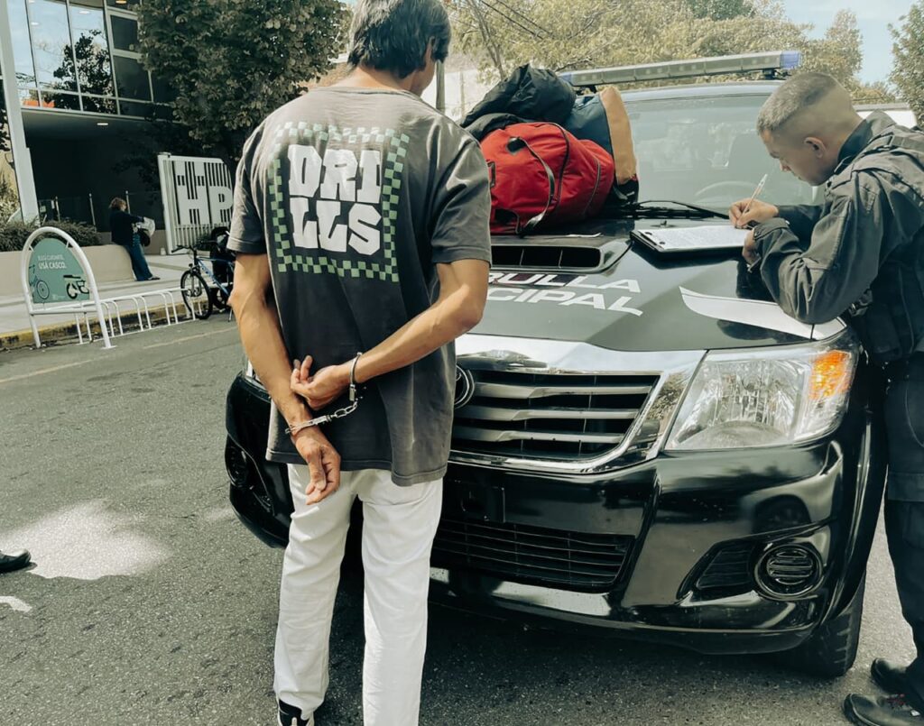Acamparon en la vía pública, generaron disturbios y se pusieron violentos con la Patrulla Municipal