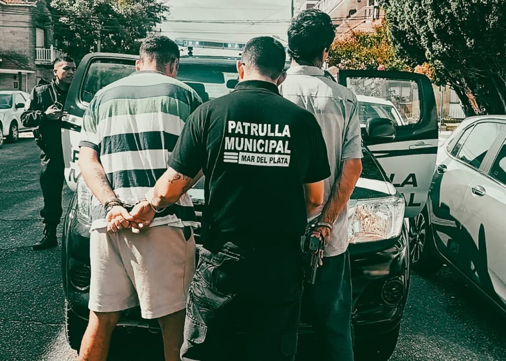 Acampaban en la calle, generaron disturbios hasta que llegó la Patrulla Municipal: uno tenía pedido de captura