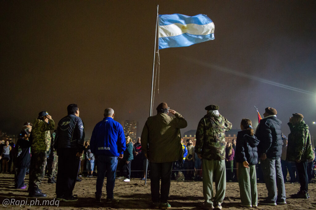 Video: impresionante recreación en la Playa Popular del desembarco argentino en las Islas Malvinas