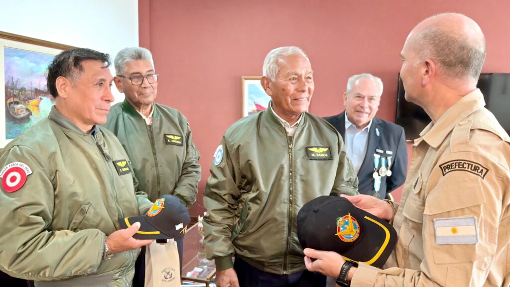 Prefectura recibió en Mar del Plata a miembros de la Fuerza Aérea del Perú representantes de misión de apoyo en Malvinas