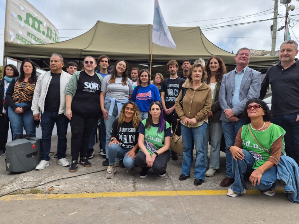 Comenzó a funcionar en Mar del Plata la carpa por la universidad y la soberanía