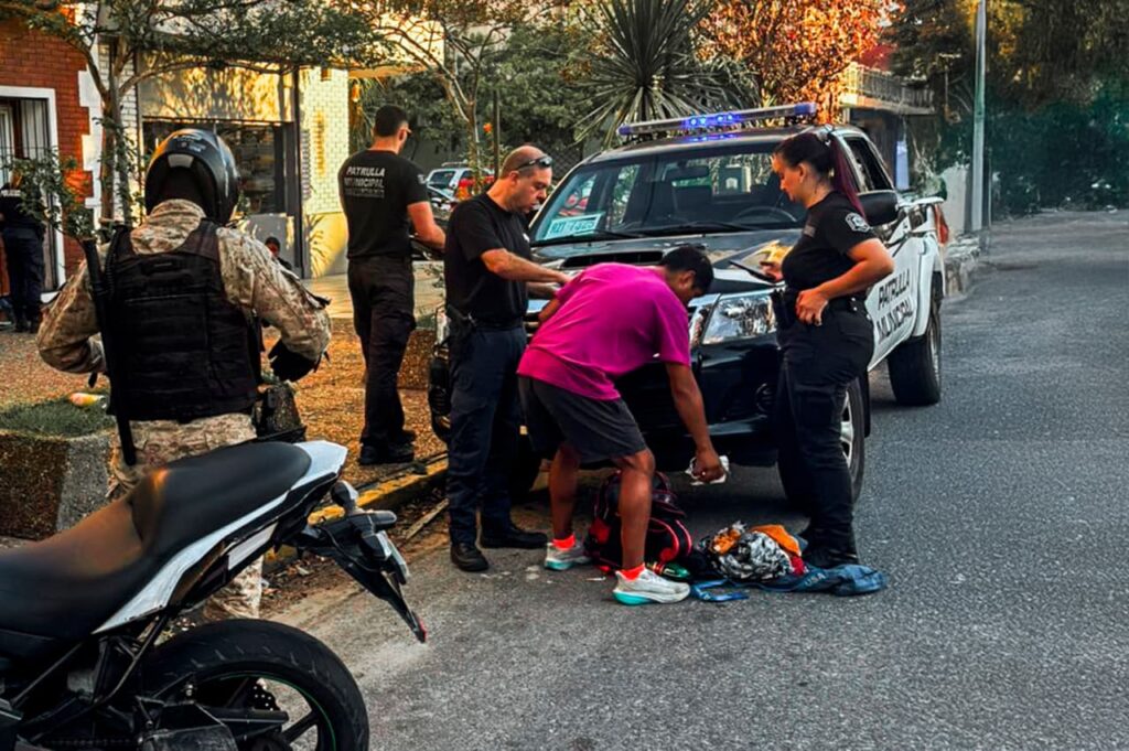 Se peleó con otro en la calle portando un arma blanca hasta que llegó la Patrulla Municipal