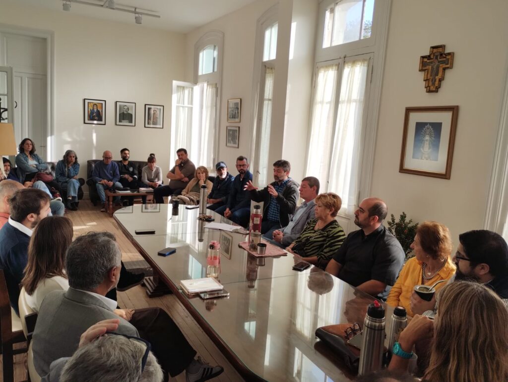 Buscan crear consensos para abordar la grave problemática de las personas en situación de calle en Mar del Plata