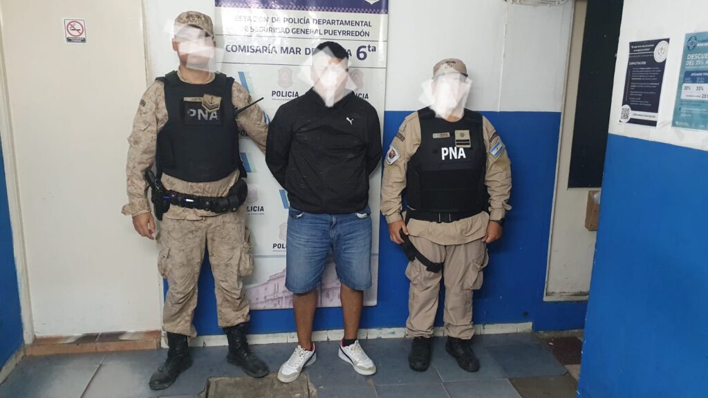 Realizaba maniobras peligrosas, intentó escapar de la policía e ingresó sin autorización en una casa