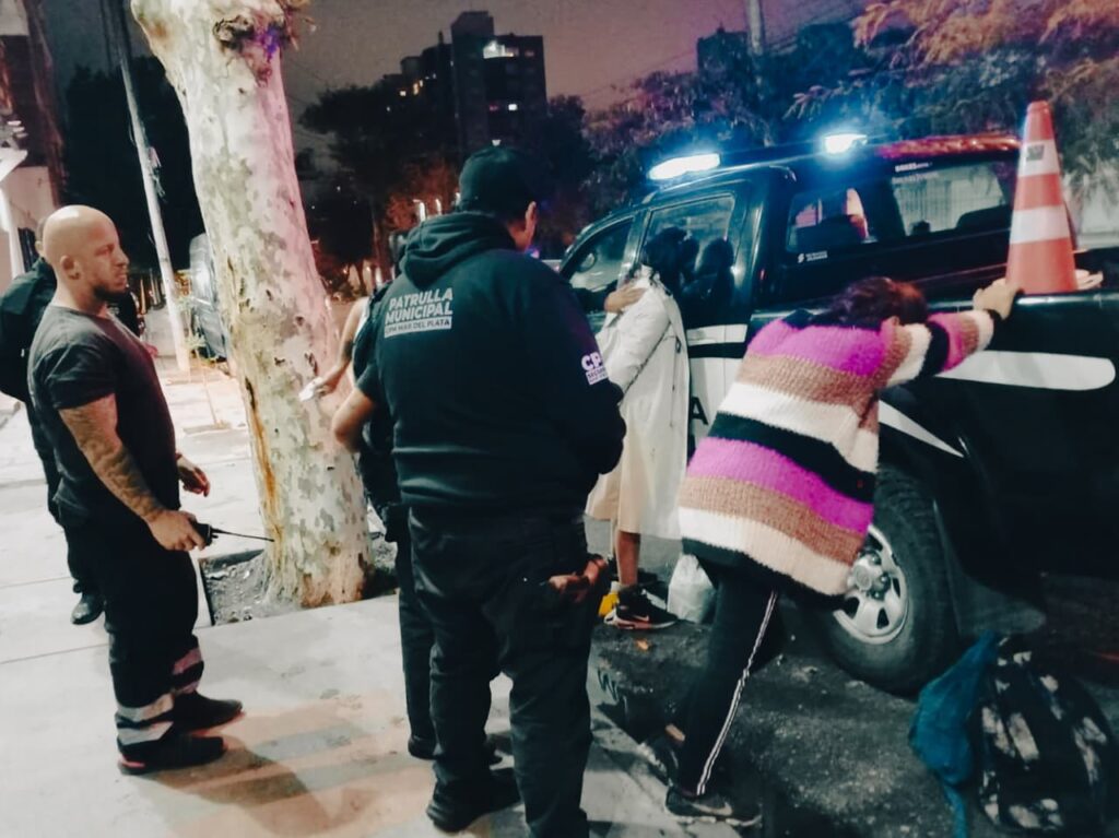 Dos aprehendidas tras generar disturbios y agredir al personal de la Patrulla Municipal
