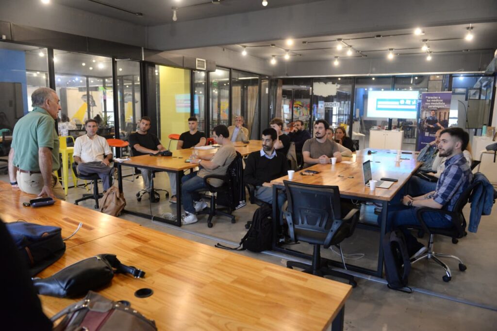 Mar del Plata recibe a Café Cursor, un espacio para desarrolladores e interesados en inteligencia artificial