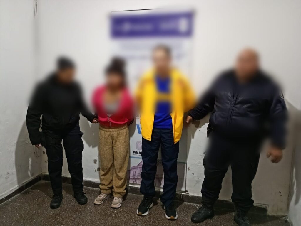 Generaron disturbios en la vía pública y se pusieron agresivos con la policía