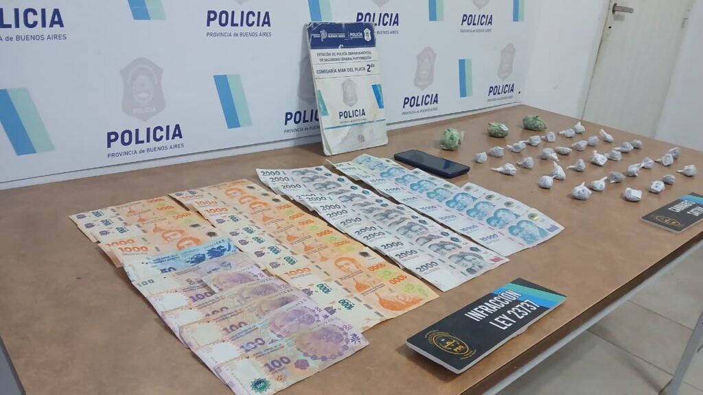 Tenía en su poder 35 envoltorios de marihuana listos para vender en una reconocida plaza