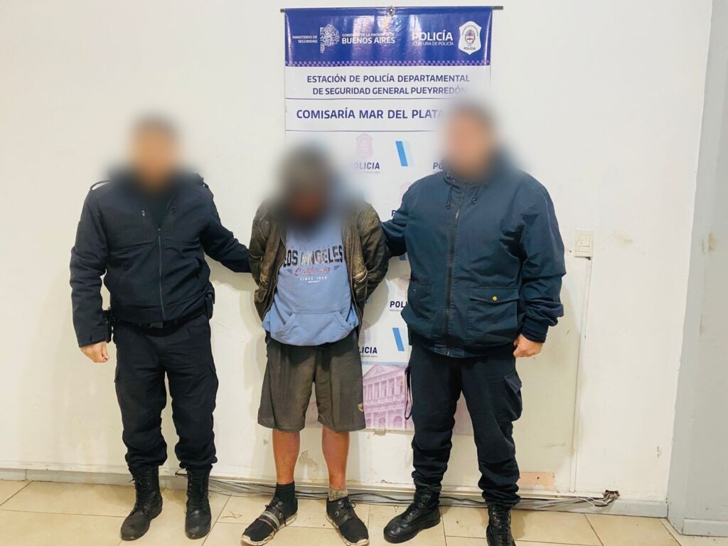 Amenazó con un arma blanca a empleados y clientes de un reconocido supermercado: estaba en situación de calle