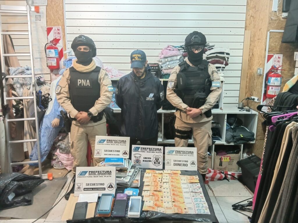 Prefectura desarrolló nuevo operativo en pleno centro por infracción a la Ley de Marcas y Código Aduanero