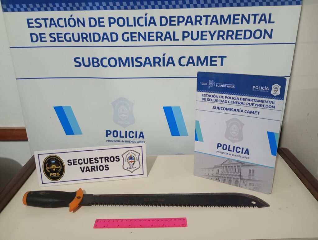 Golpeó brutalmente a una mujer y amenazó a su hijastro con un machete