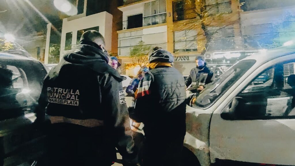 Caminaba por el centro con cocaína fraccionada y se cruzó con la Patrulla Municipal