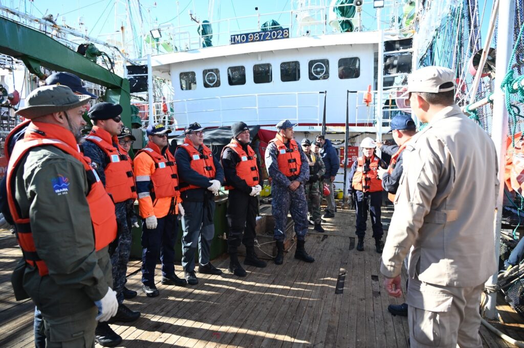 La Prefectura finalizó con éxito en Mar del Plata el Curso de Guardacostas contra la Pesca Ilegal