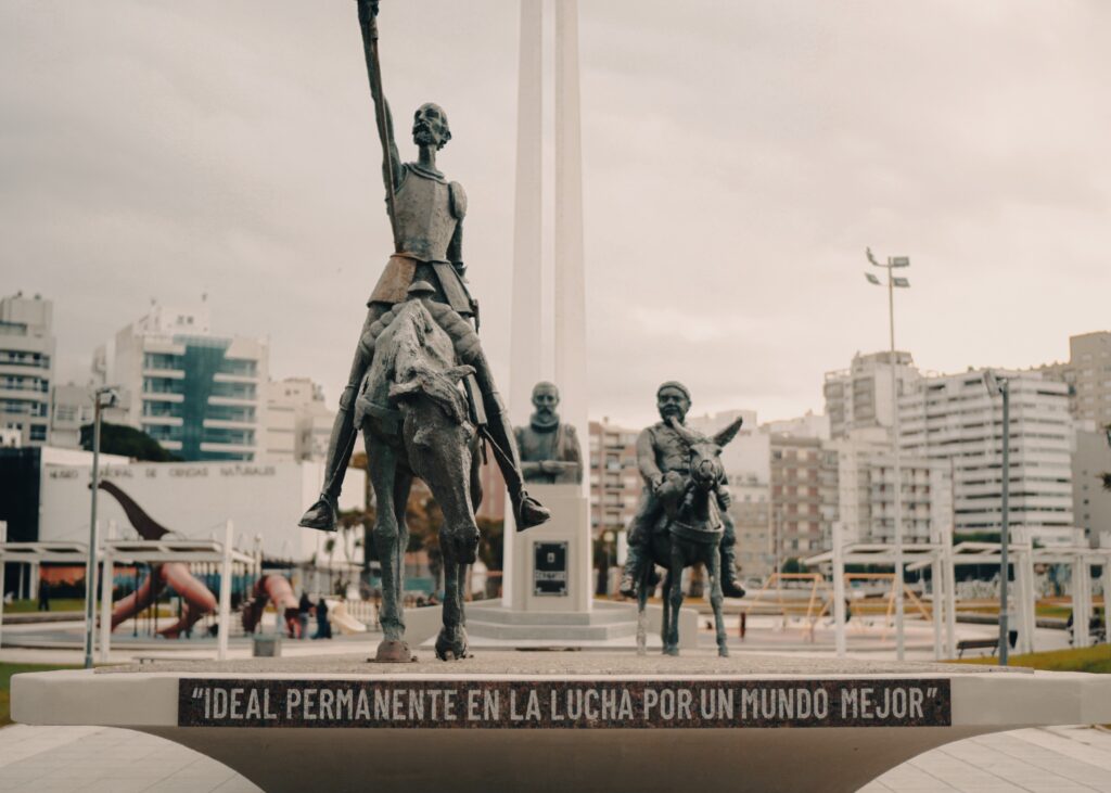 Así quedó el monumento a Cervantes luego de su intervención