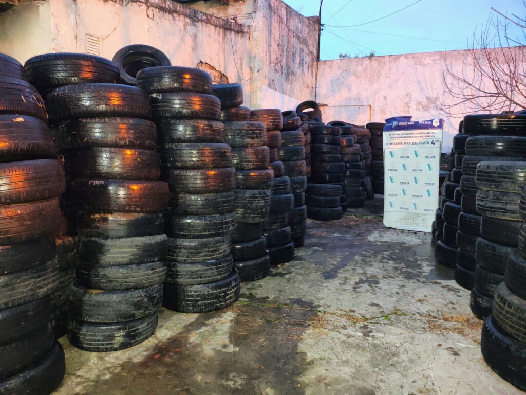 Video: mega allanamiento en Mar del Plata permitió secuestrar más de 560 neumáticos
