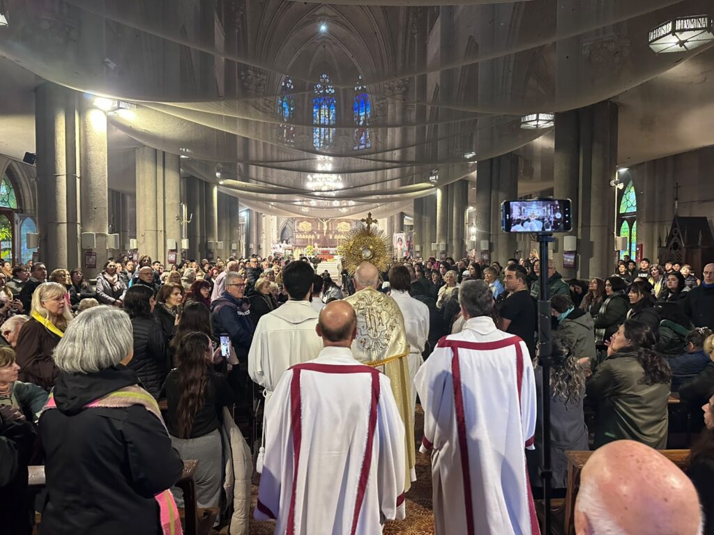 Así se vivió en Mar del Plata la celebración de Corpus Christi en la Catedral: «Muchos la están pasando mal»
