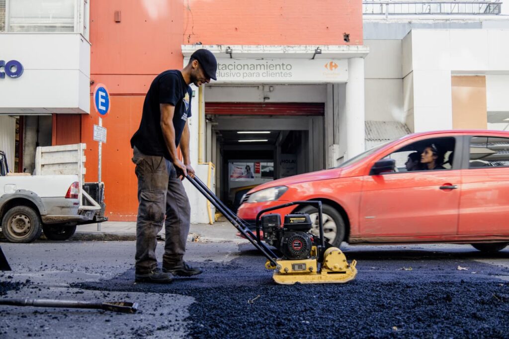 Avanzan con obras viales y de bacheo en distintos barrios de Mar del Plata