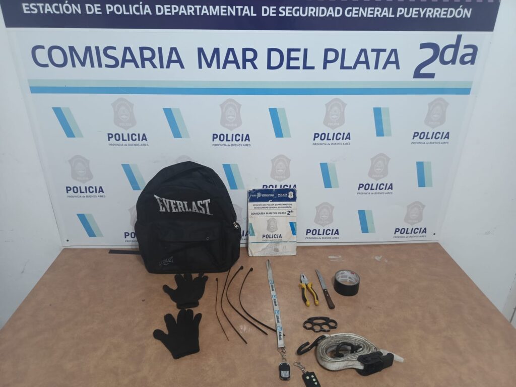 Pareja se armó un kit para delinquir y robó elementos de una grúa
