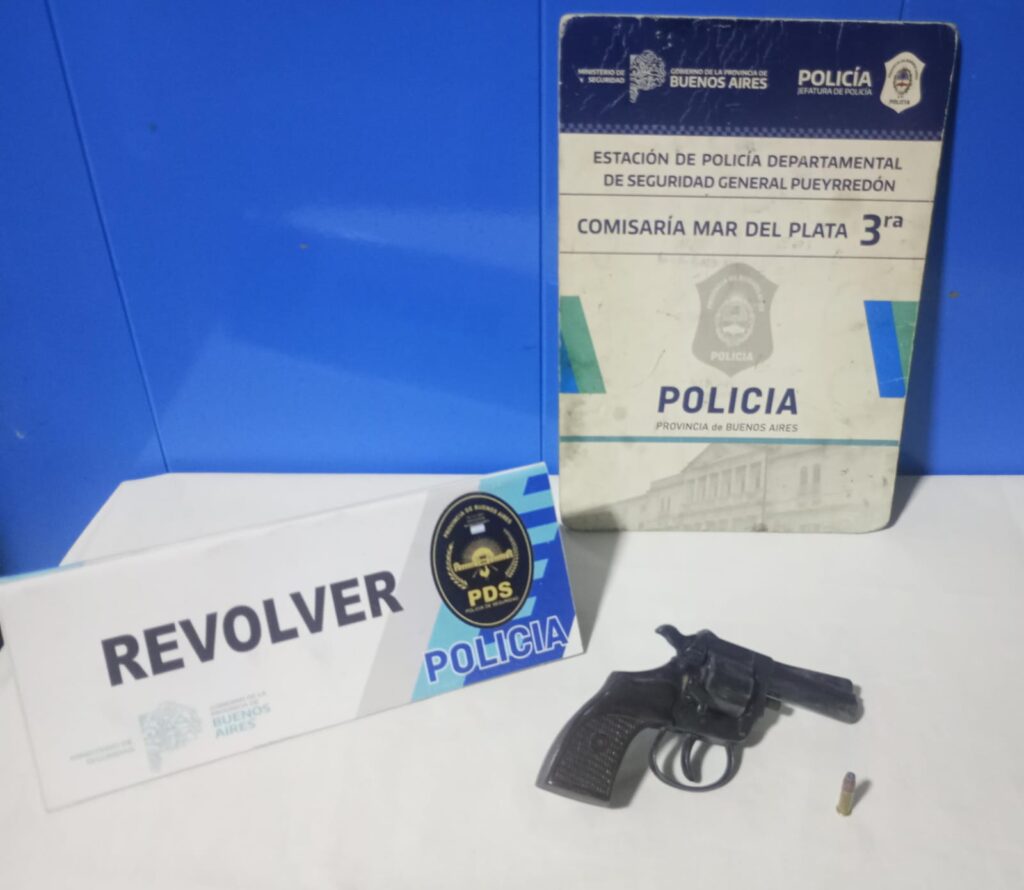 Dos jóvenes de 17 y 18 años circulaban armados y en una moto robada