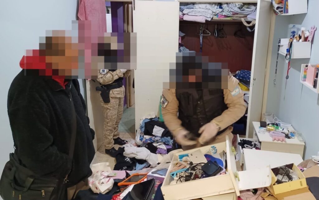 Mega operativo de Prefectura en Mar del Plata con varios allanamientos dejó un aprehendido y el secuestro de estupefacientes