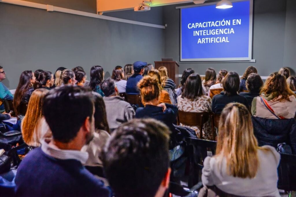 Docentes de Mar del Plata vivieron una experiencia práctica creando videos educativos con Inteligencia Artificial