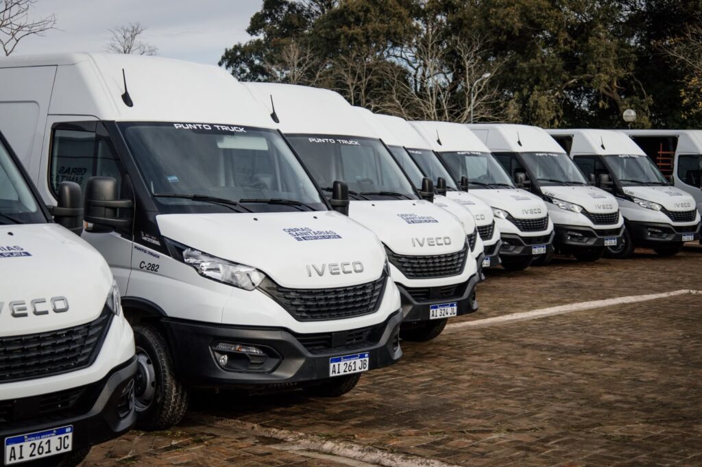 OSSE incorpora 22 vehículos cero kilómetro para reforzar la atención de los servicios sanitarios