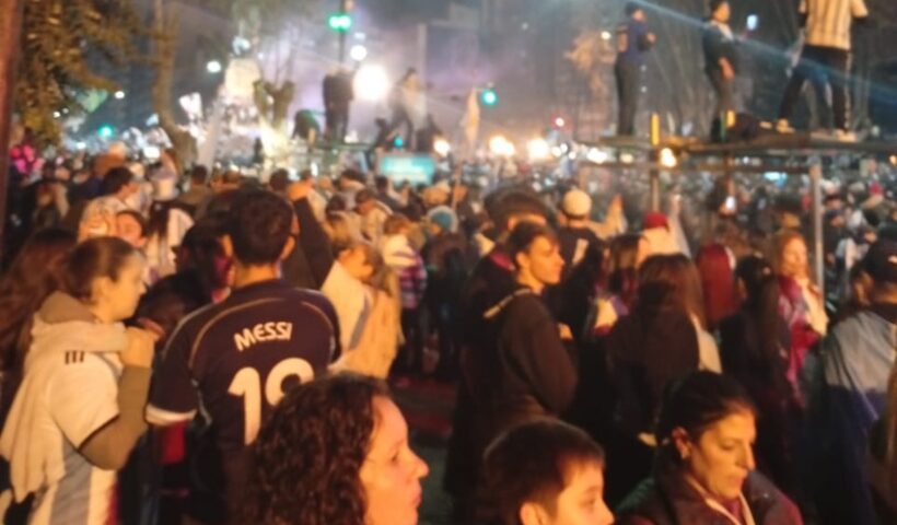 Video: así se celebró en Mar del Plata la victoria de Argentina frente a Inglaterra